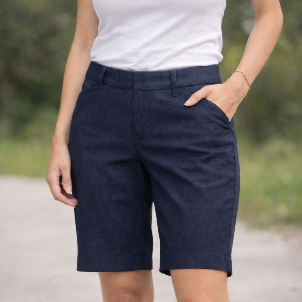 Mossimo Women’s Size 8 Bermuda Shorts Hidden Clasp Flat Front Stretch Casual
